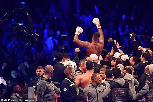 Locking boxing fans out when people are still going to the pub is a form of madness